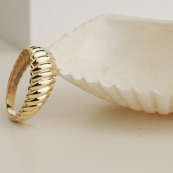 n e w | 14k gold croissant dome ring - Picture 1 of 5